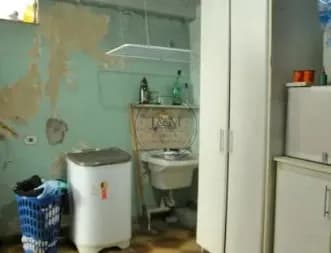 Casa com 3 quartos com muito espaço e potencial de reforma