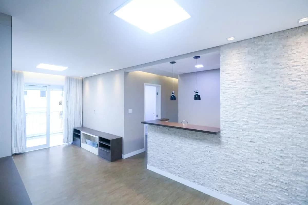Apartamento com 87 metros quadrados com 3 quartos sendo 1 suite e 2 banheiros, conta com 2 vagas cobertas e determinadas