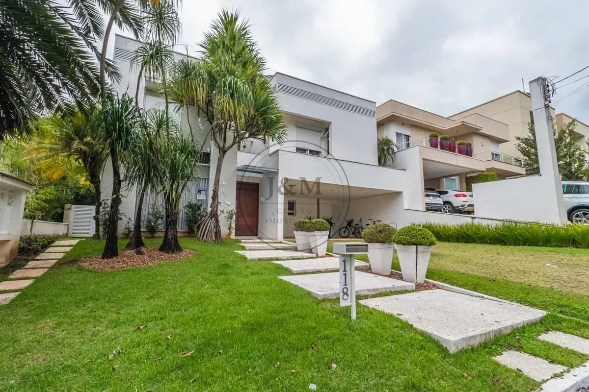 Casa no condomínio Alphaville Conde II - 425m², 4 suítes e 6 vagas